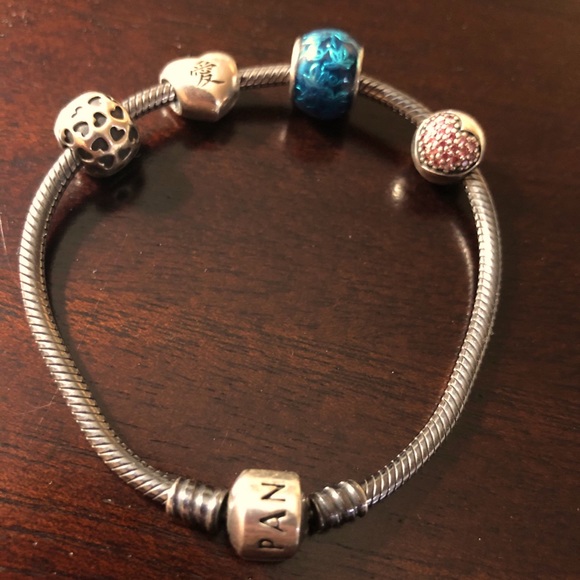 Pandora Jewelry - Women’s Pandora bracelet!!